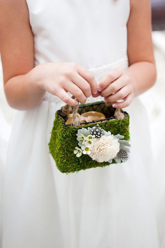 Mini panier en mousse naturel pour demoiselle d'honneur, parfait pour un mairage à l'exterieur, ou rustique
